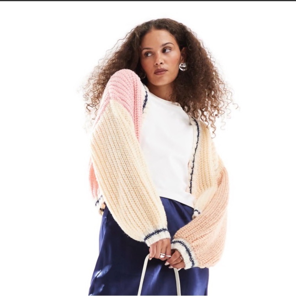 VRG Girl Colorblock Chunky Knit Cardigan XS/S | Pink Cream Oversized Cropped - Picture 3 of 5